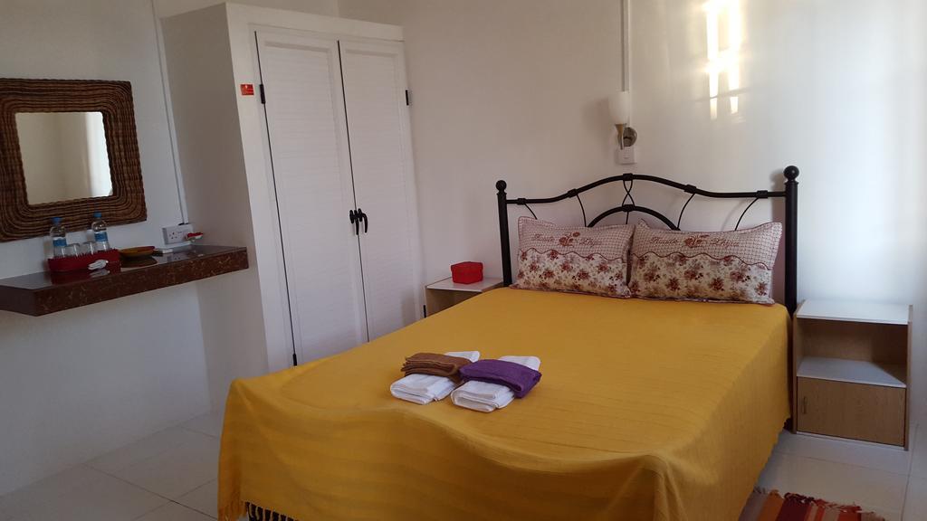 Chez Johnny - Blue Bay Hotel Esterno foto
