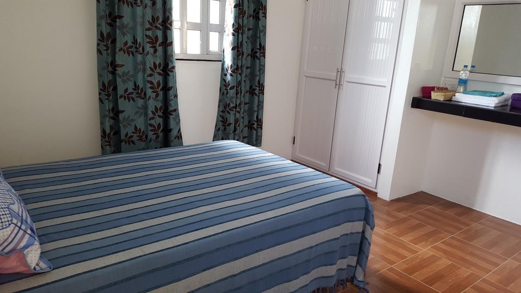 Chez Johnny - Blue Bay Hotel Esterno foto