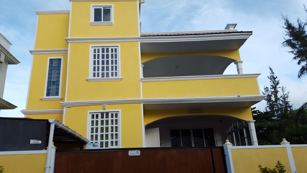 Chez Johnny - Blue Bay Hotel Esterno foto